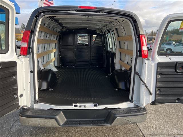 Used 2020 Chevrolet Express 2500 w/ Driver Convenience Package RWD image 4