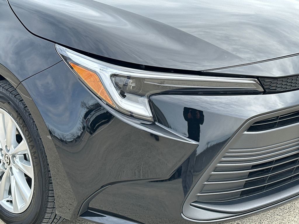 Used 2025 Toyota Corolla LE w/ LE Premium Package image 9