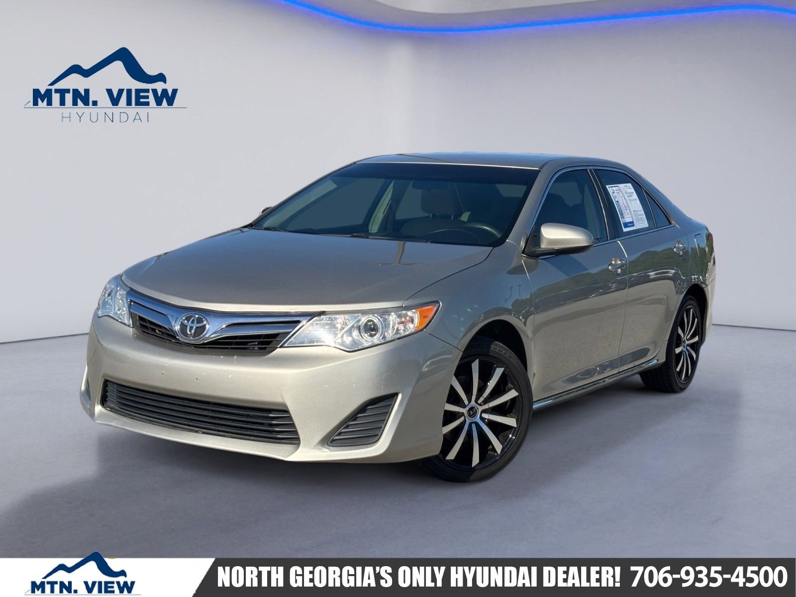 Used 2014 Toyota Camry LE FWD image 1