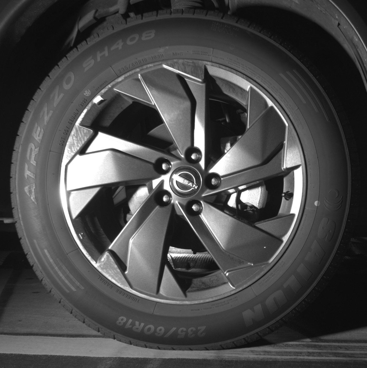 Used 2025 Nissan Rogue SV image 13