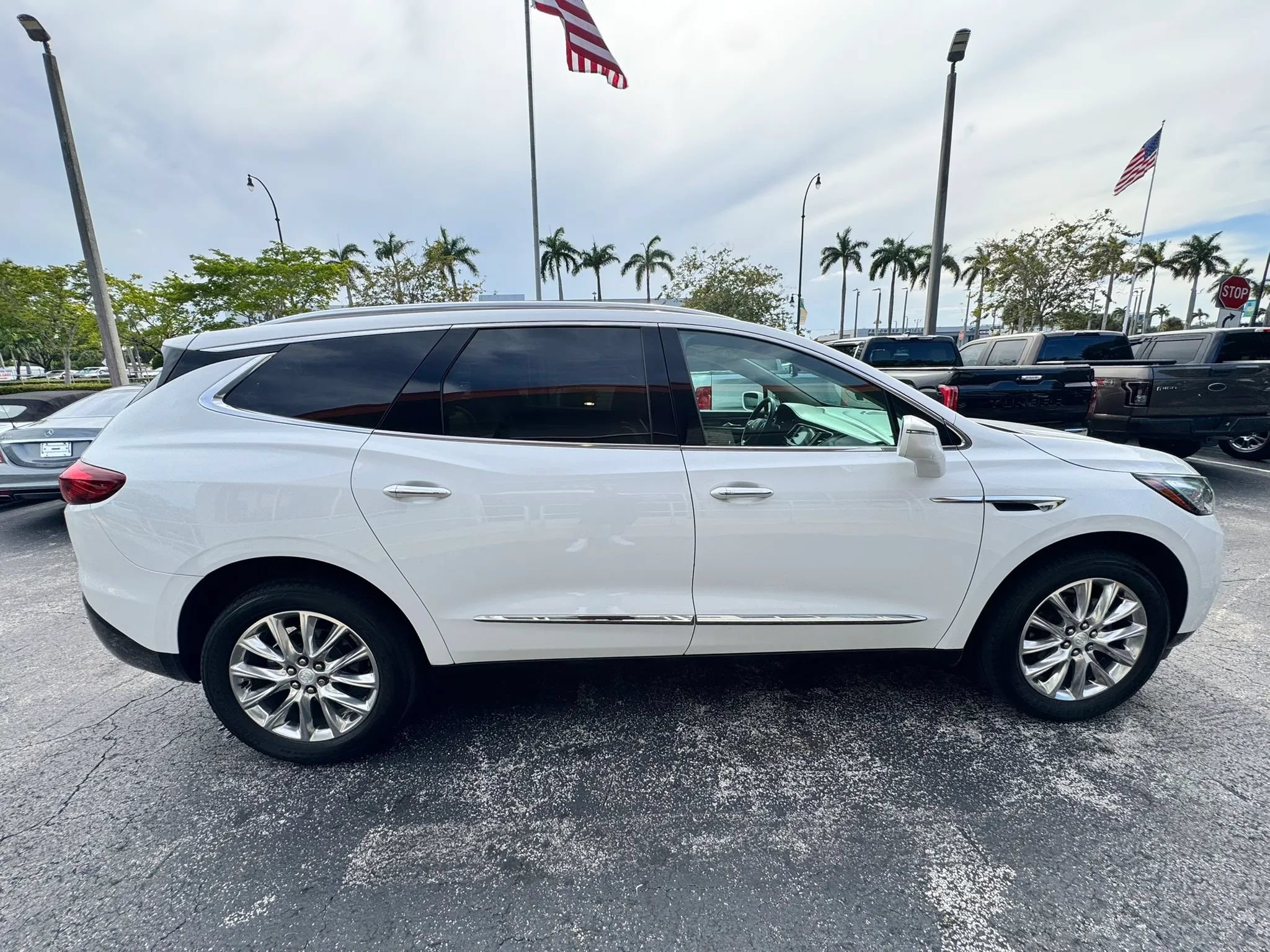 Used 2019 Buick Enclave Premium w/ Experience Buick Package FWD image 9