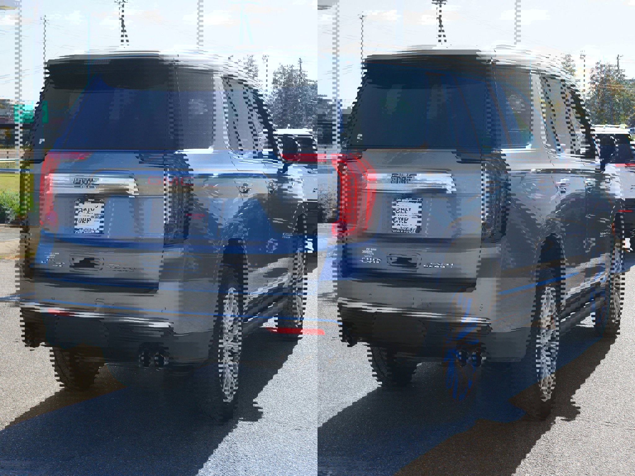 Used 2021 GMC Yukon Denali w/ Denali Premium Package image 22