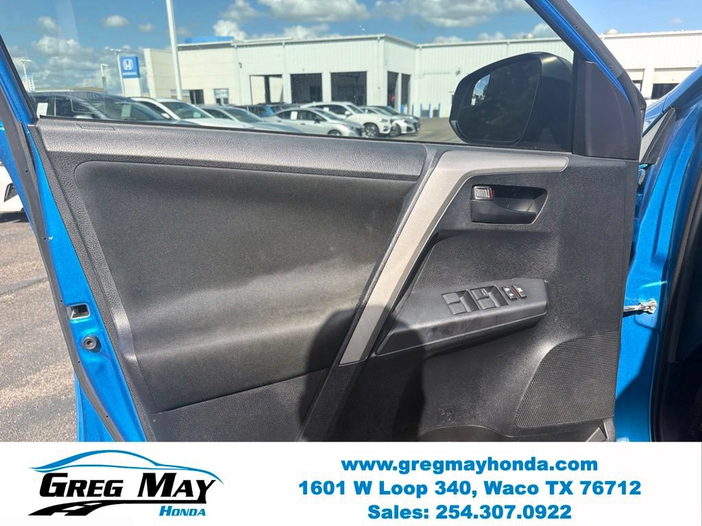 Used 2016 Toyota RAV4 LE FWD image 9