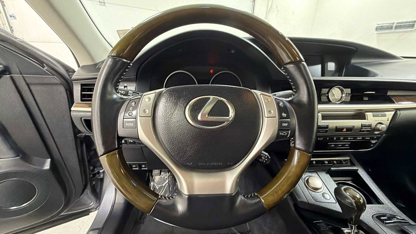 Used 2014 Lexus ES 350 w/ Luxury Package FWD image 16