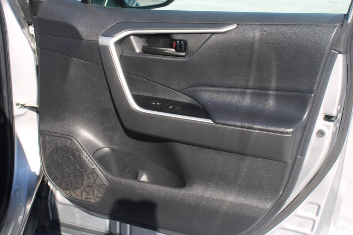 Used 2023 Toyota RAV4 LE AWD/4WD image 17