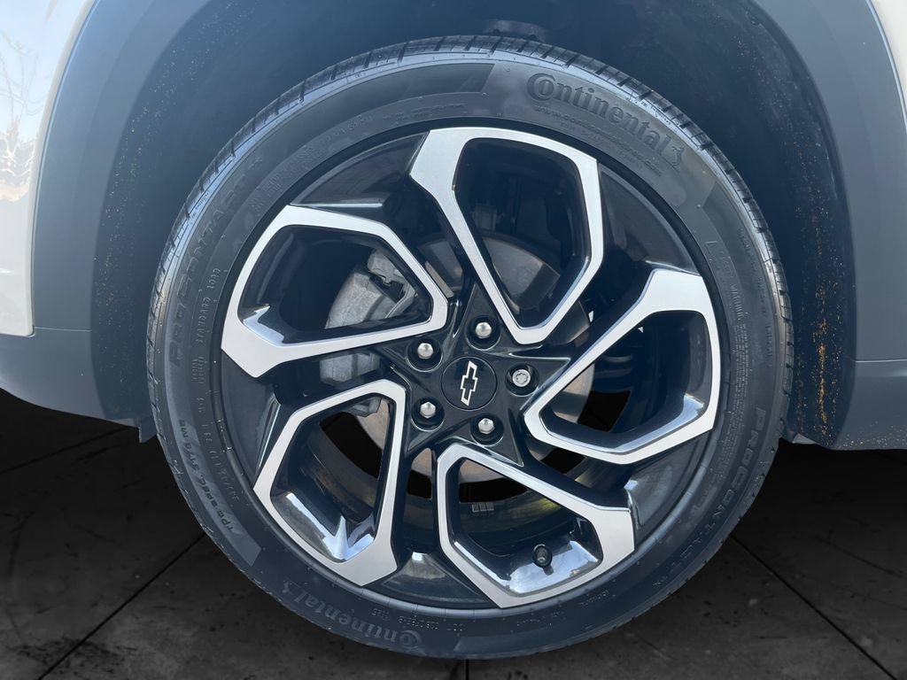 Used 2026 Chevrolet Trax RS w/ Sunroof Package FWD image 14