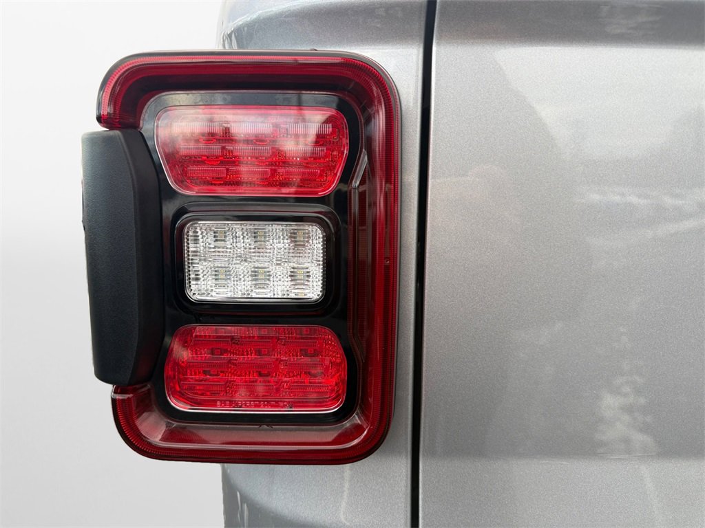 Used 2020 Jeep Gladiator Overland w/ LED Lighting Group image 21