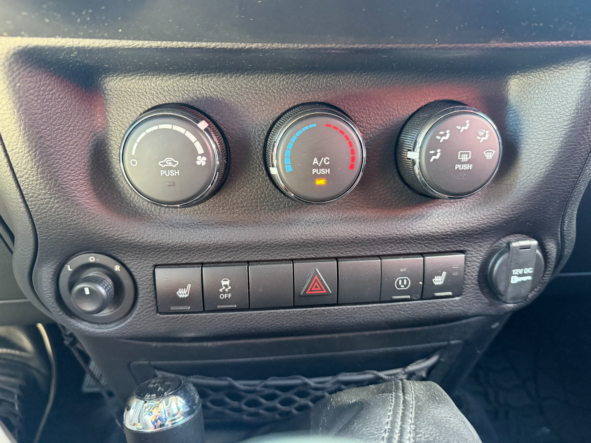 Used 2017 Jeep Wrangler Unlimited Sahara w/ Connectivity Group AWD/4WD image 15