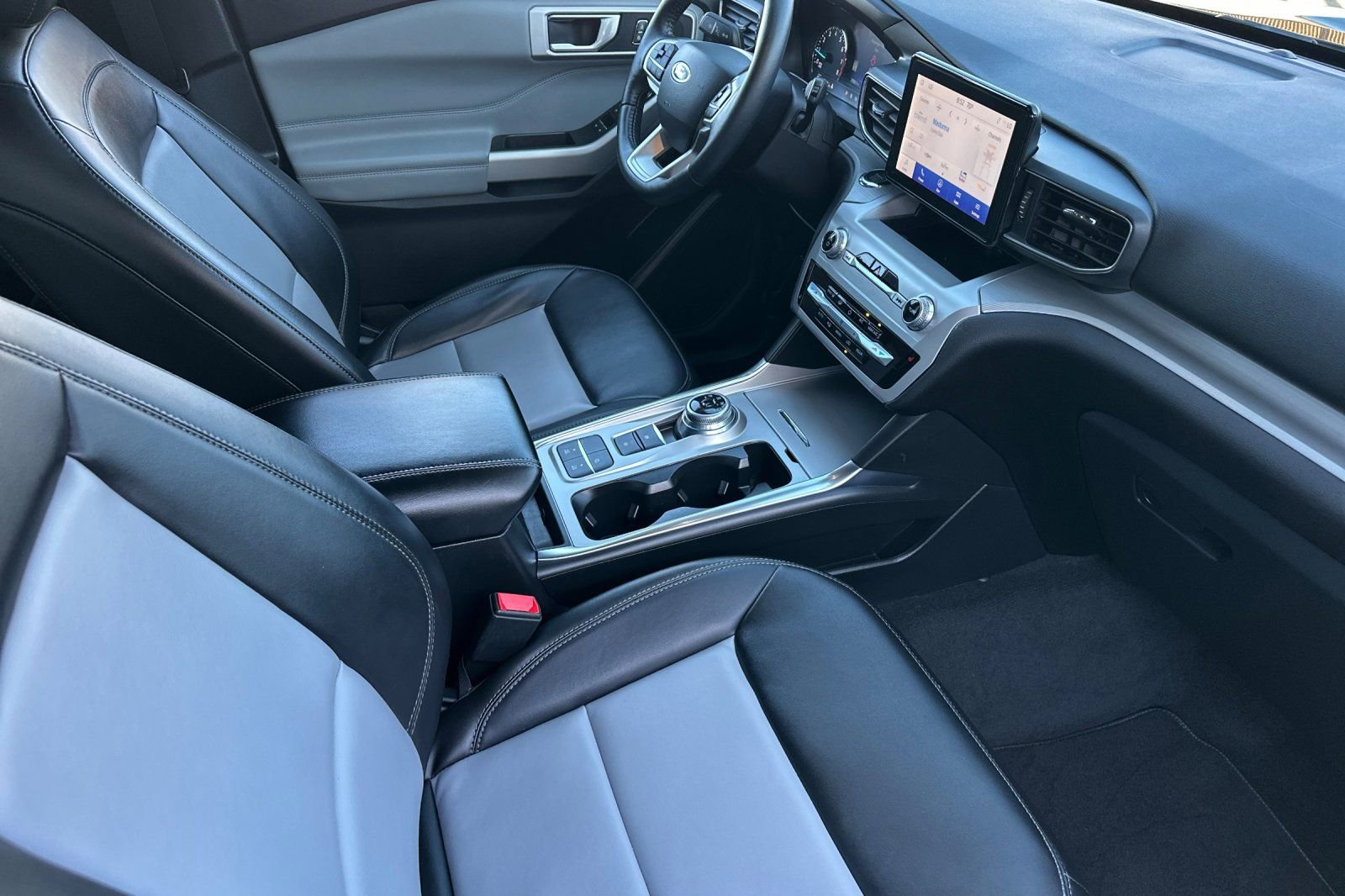 Used 2022 Ford Explorer XLT w/ Equipment Group 202A image 16