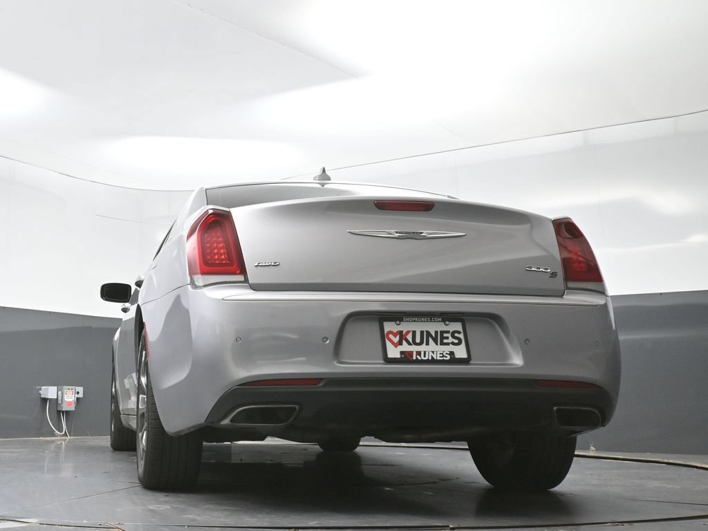 Used 2018 Chrysler 300 S w/ 300S Premium Group 2 AWD/4WD image 32