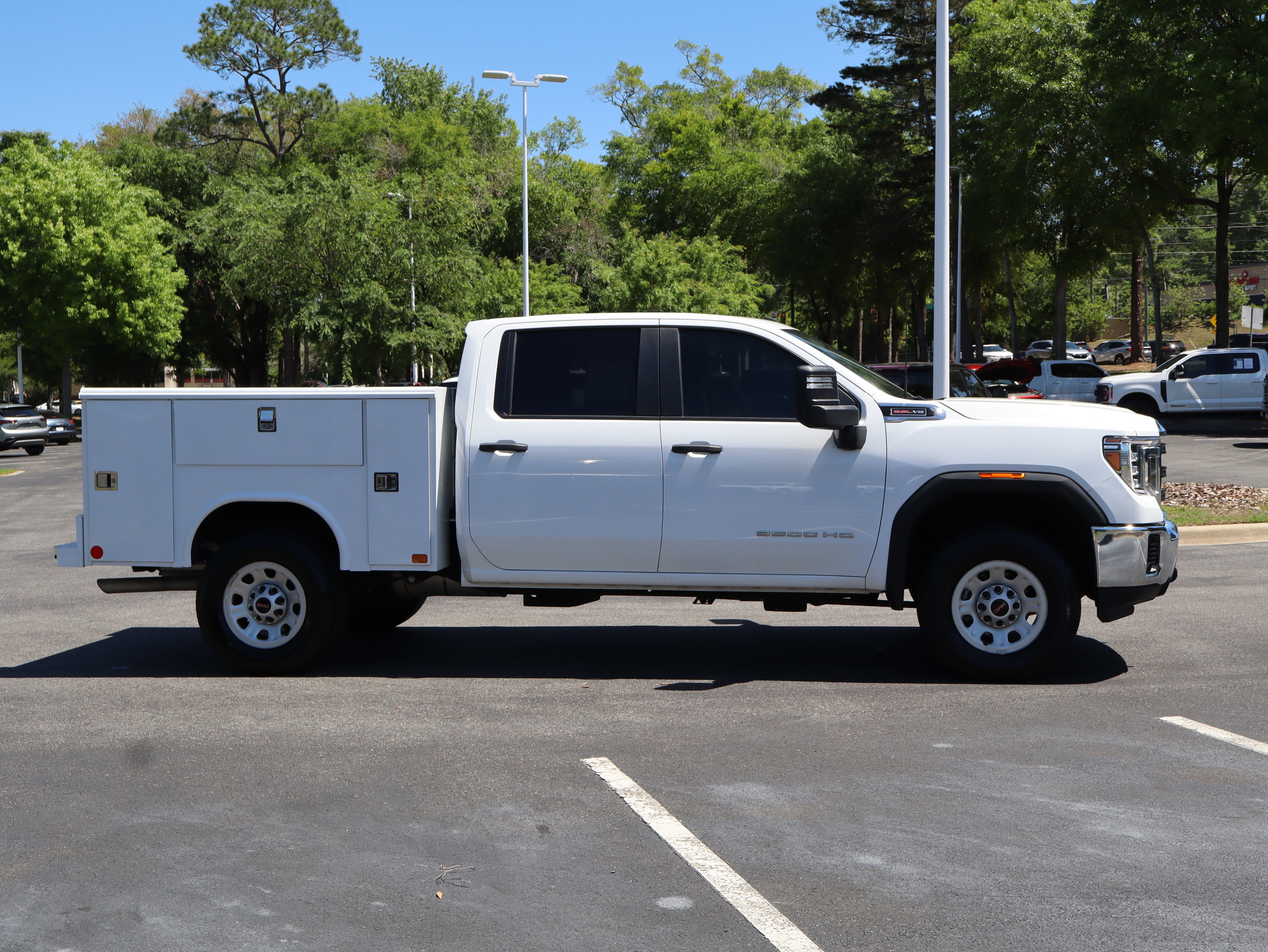 Used 2023 GMC Sierra 3500 Pro w/ Convenience Package image 10