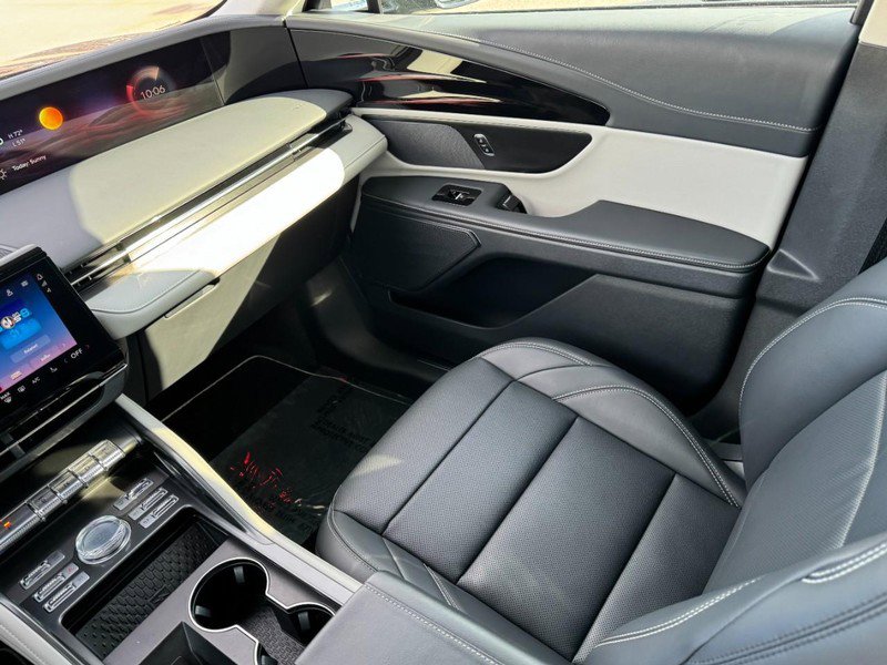 Certified 2024 Lincoln Nautilus Premier image 11