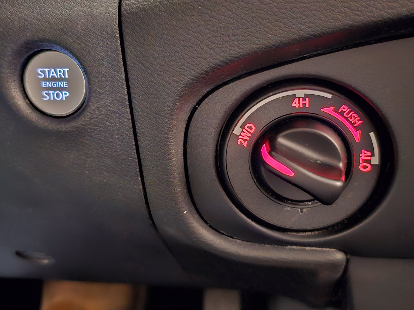 Used 2022 Nissan Frontier PRO-4X w/ Technology Package AWD/4WD image 15