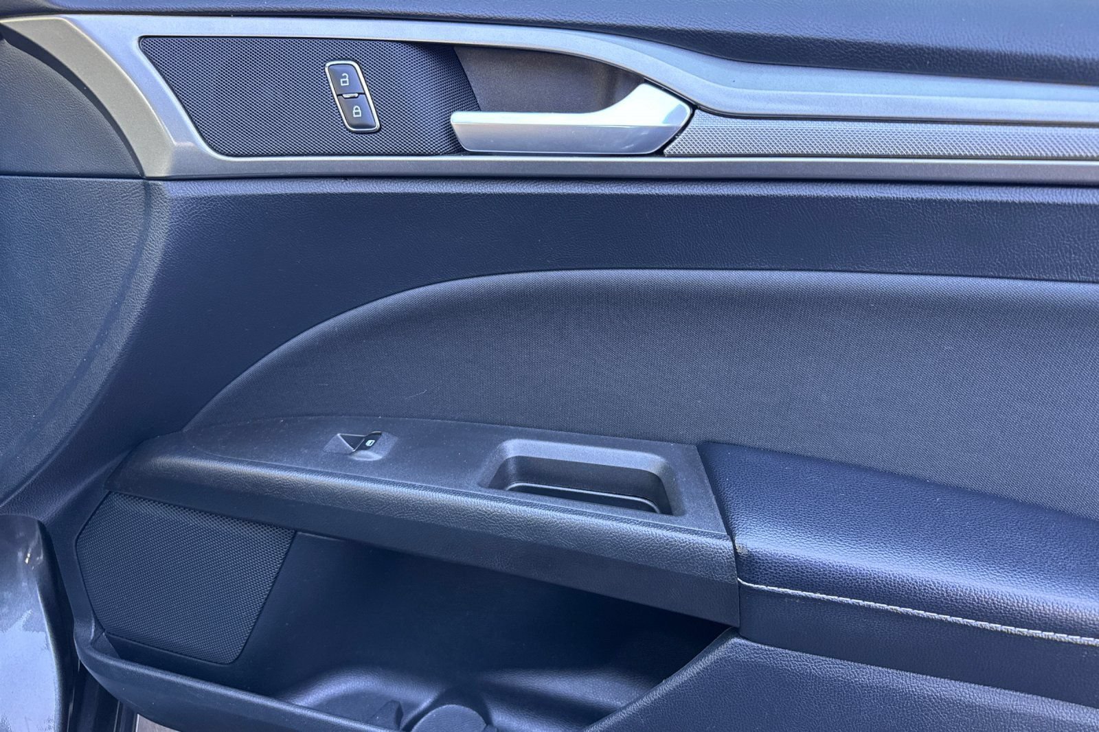 Used 2020 Ford Fusion SE FWD image 21
