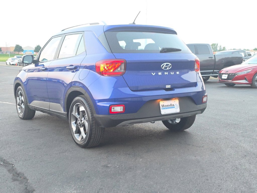Used 2025 Hyundai Venue SEL FWD image 5