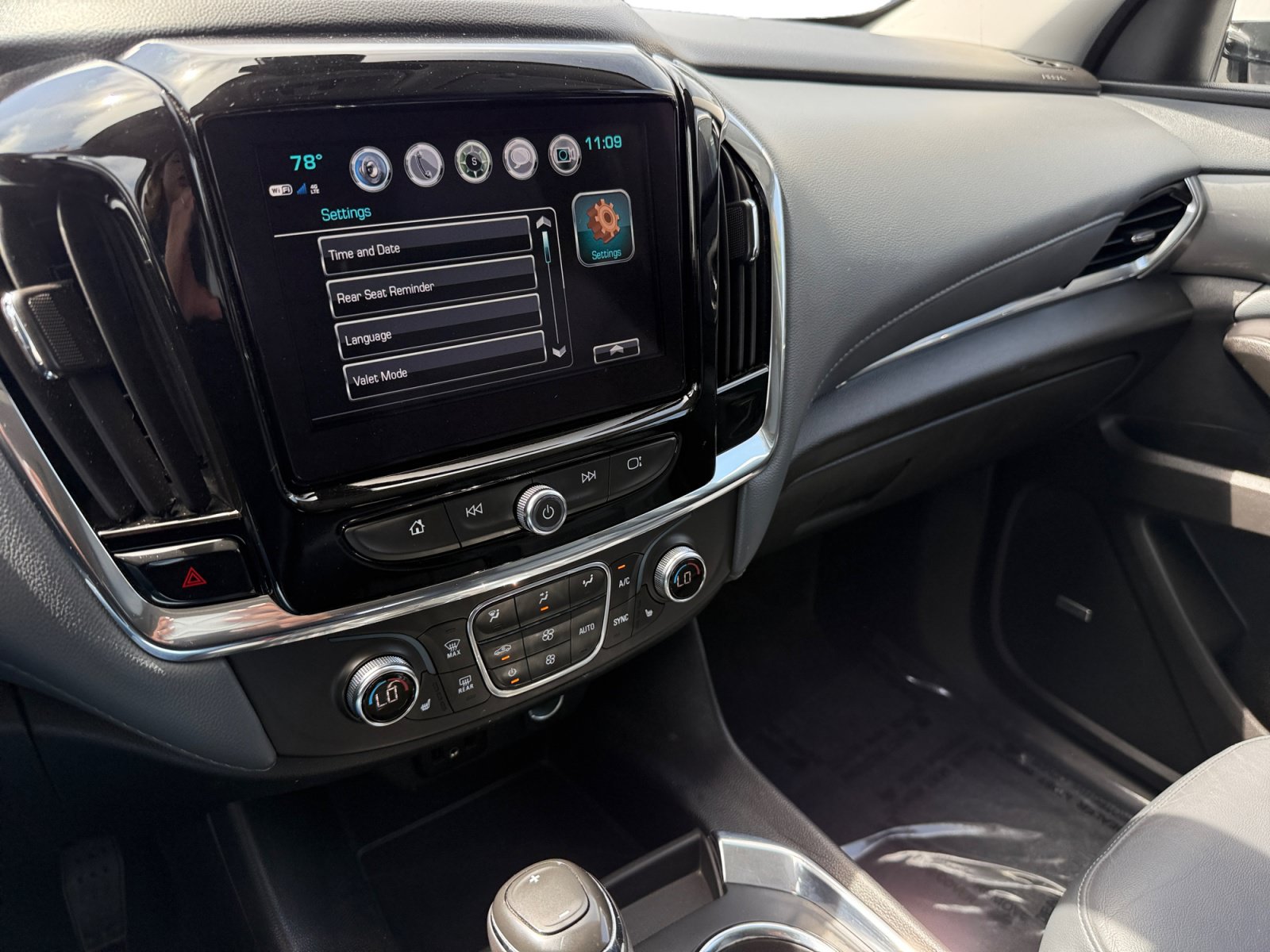 Used 2019 Chevrolet Traverse LT w/ LT Premium Package AWD/4WD image 12