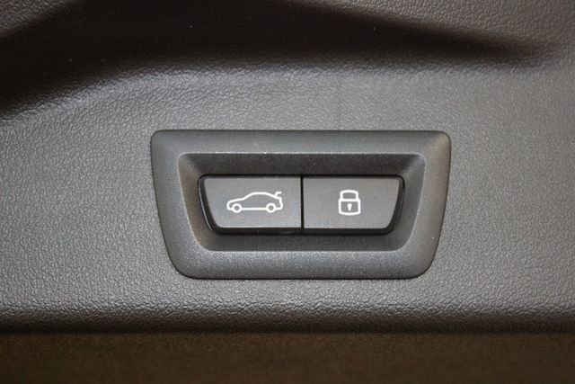 Used 2025 BMW X5 xDrive50e image 15