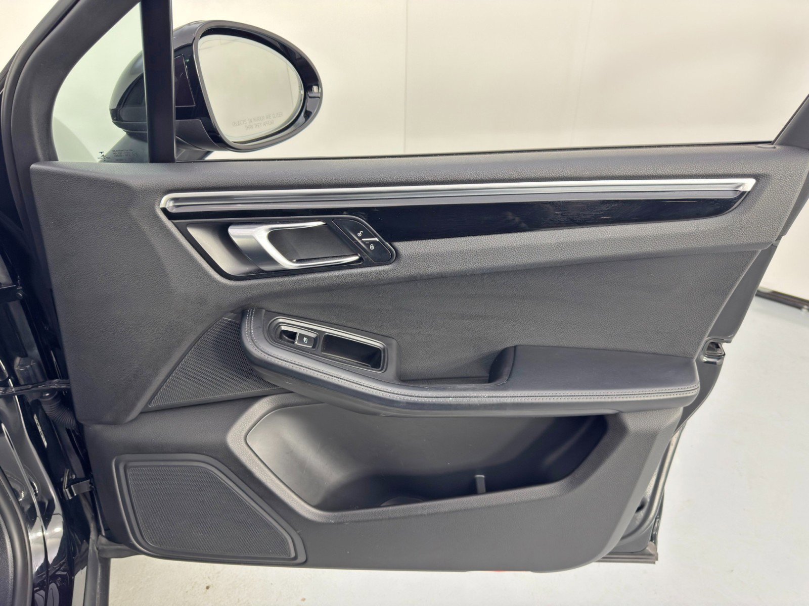 Used 2018 Porsche Macan image 40