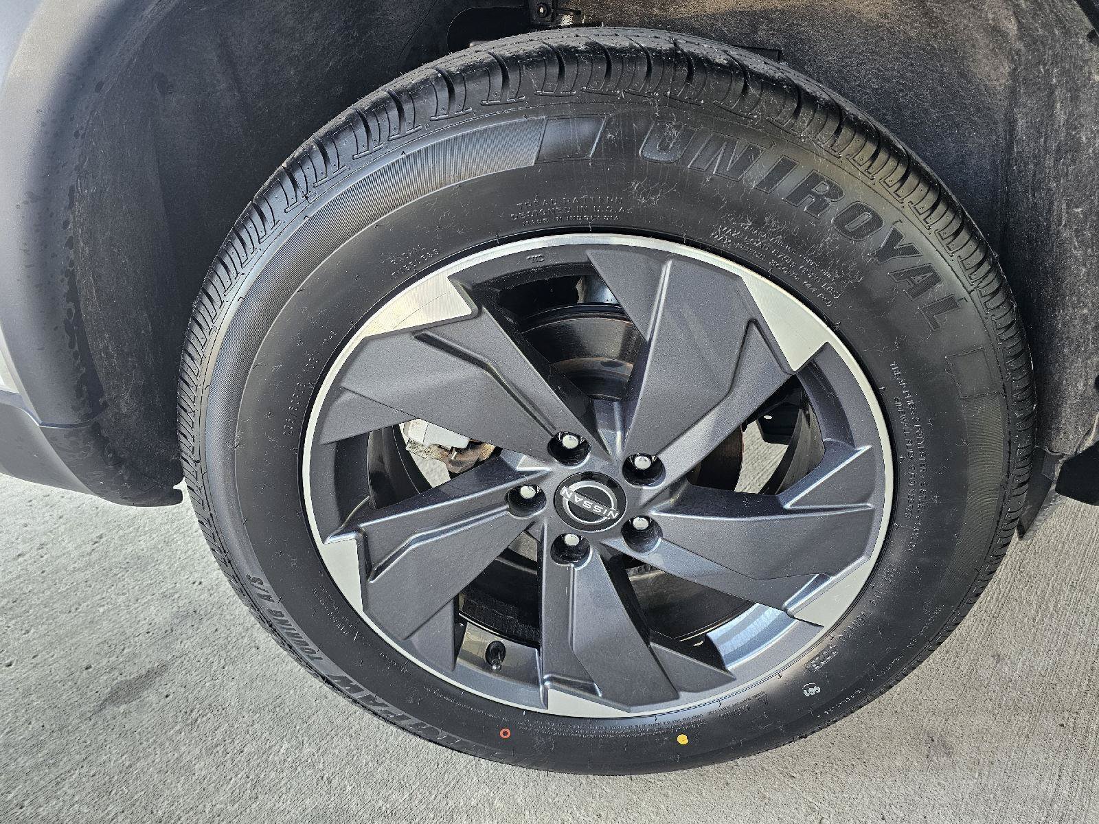 Used 2024 Nissan Rogue SV FWD image 10