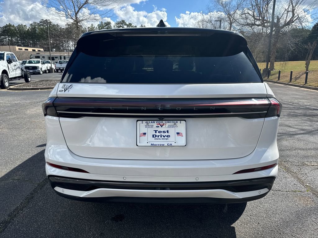 Used 2025 Lincoln Nautilus Reserve image 6