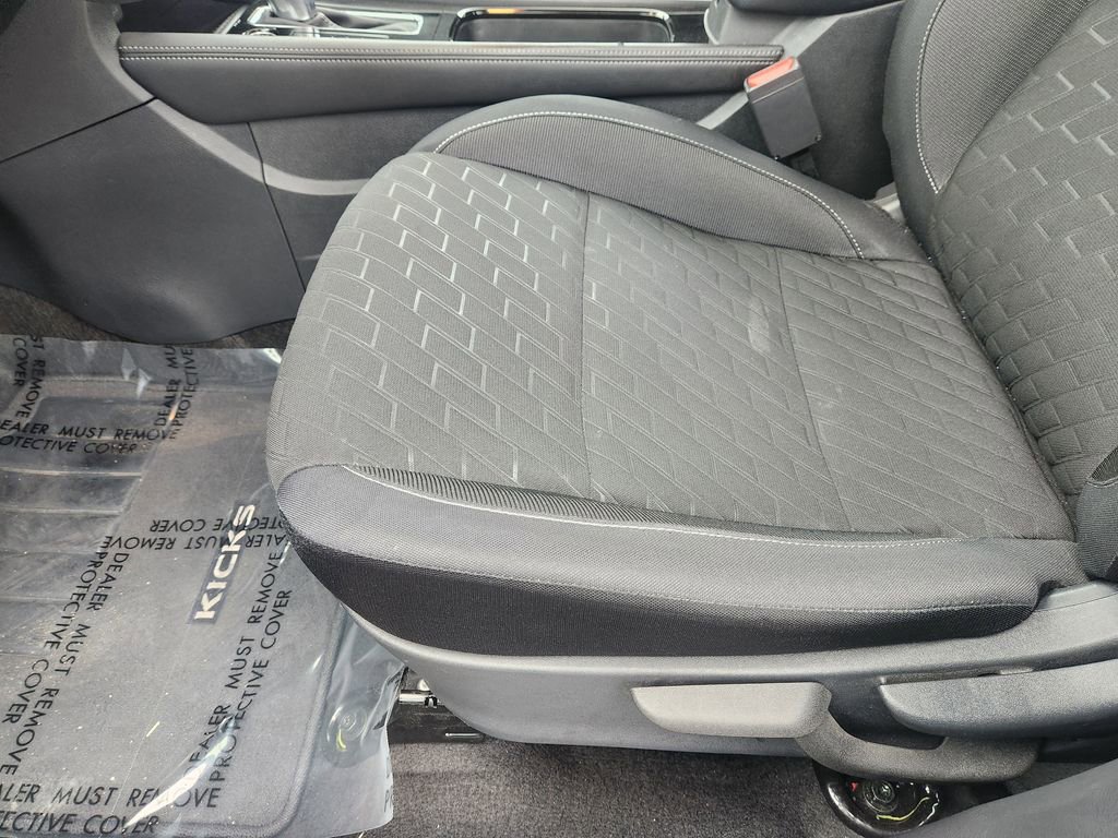 Used 2023 Nissan Kicks SV image 24