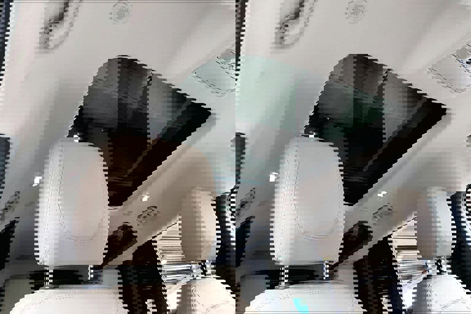 Used 2022 Land Rover Defender 110 SE image 14