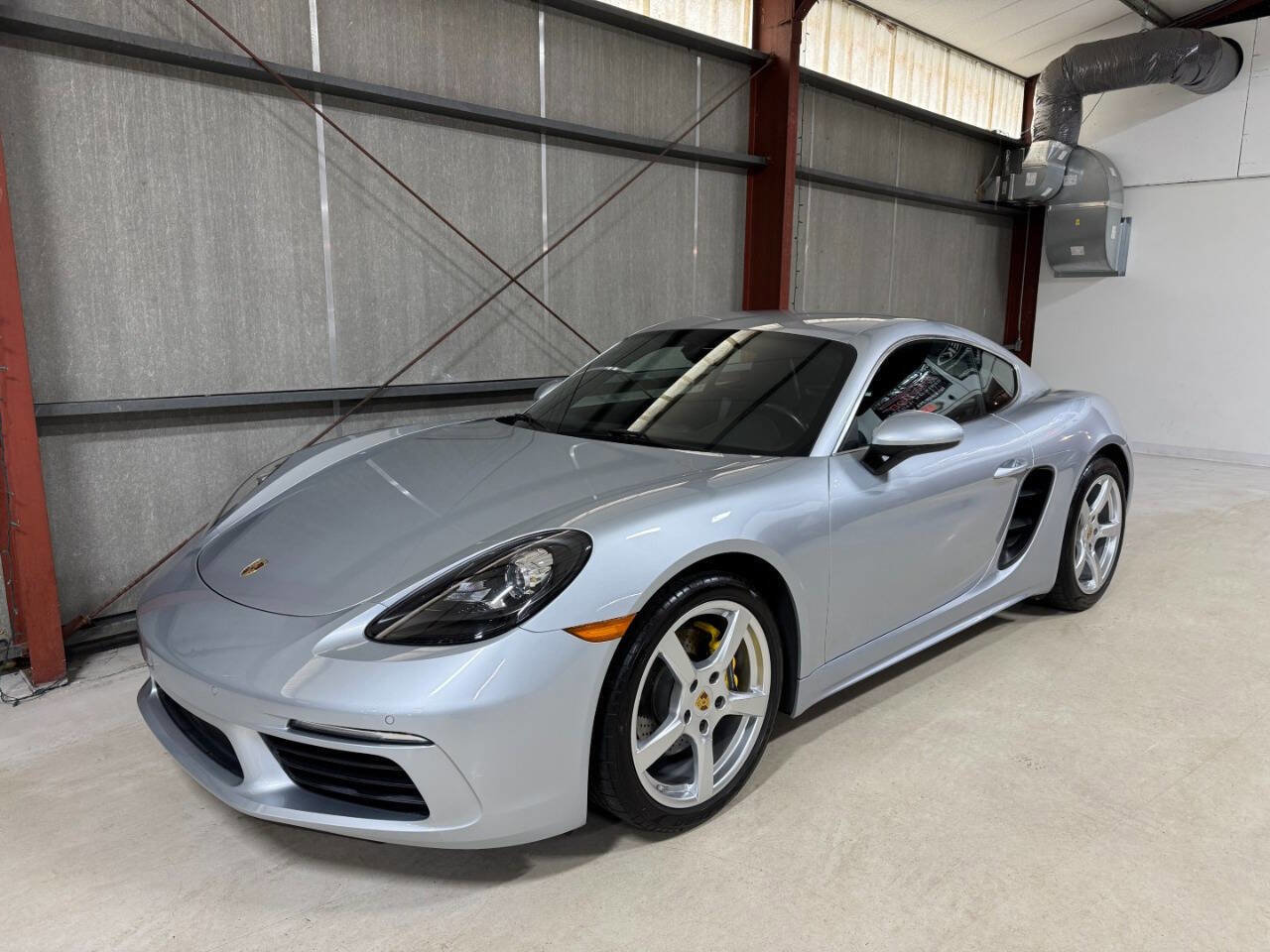 Used 2018 Porsche 718 Cayman Base 2dr Coupe image 3
