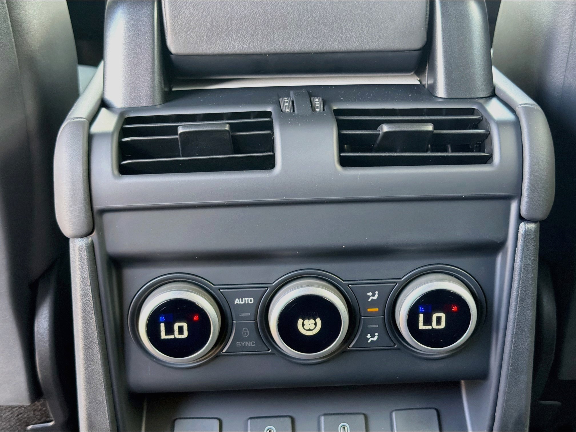 New 2026 Land Rover Defender 110 X-Dynamic SE AWD/4WD image 20