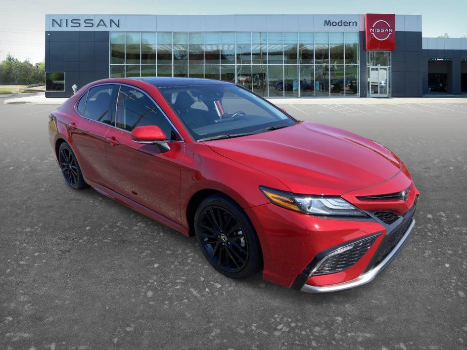 Used 2024 Toyota Camry XSE FWD image 3