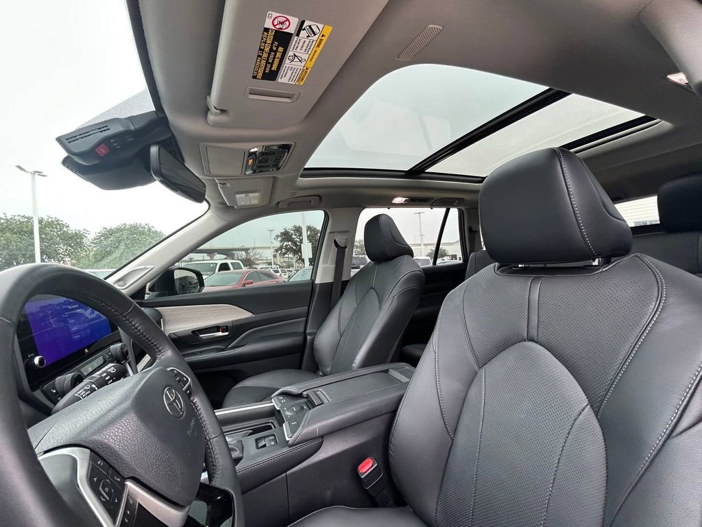 Used 2024 Toyota Grand Highlander AWD Hybrid image 12