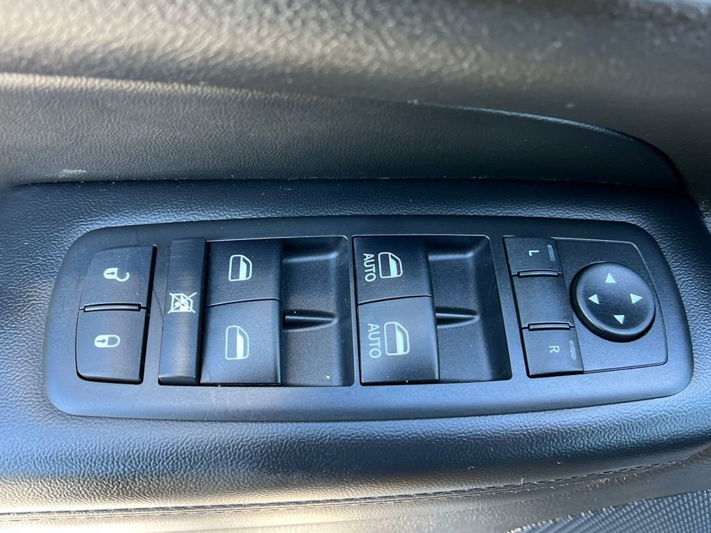 Used 2019 Jeep Grand Cherokee Limited image 12