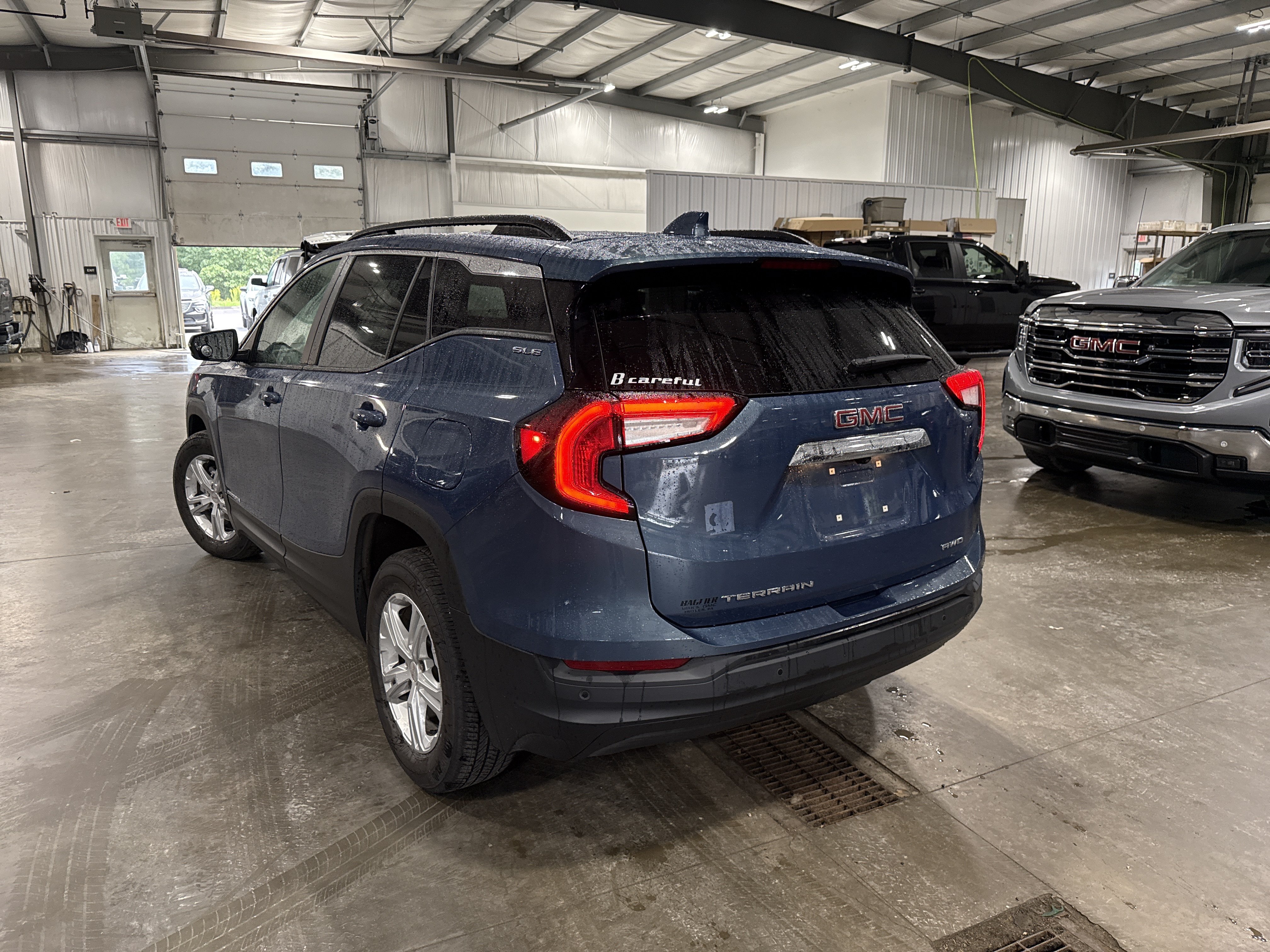 Used 2024 GMC Terrain SLE w/ Driver Convenience Package AWD/4WD image 4