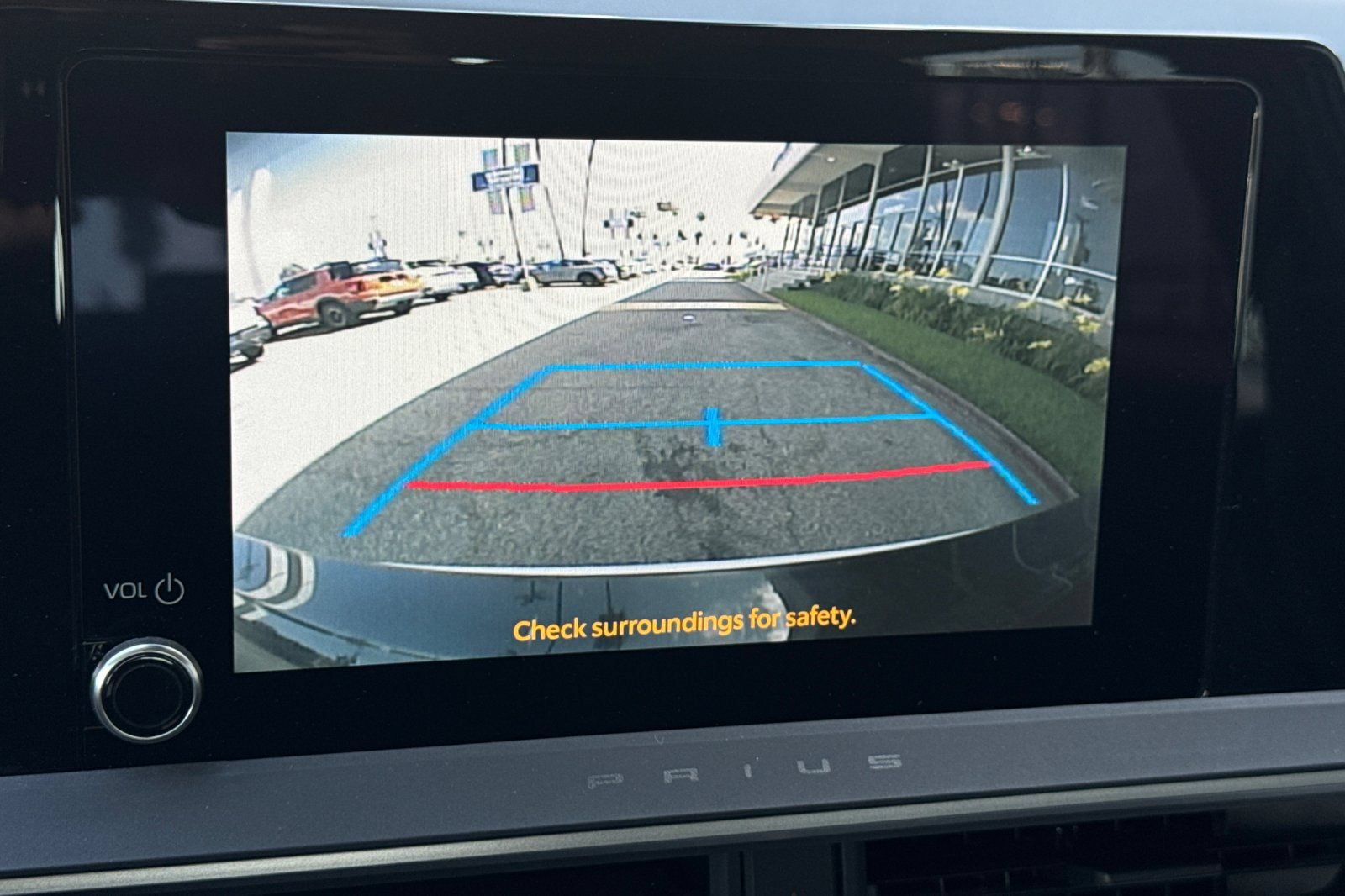 Used 2025 Toyota Prius LE FWD image 18