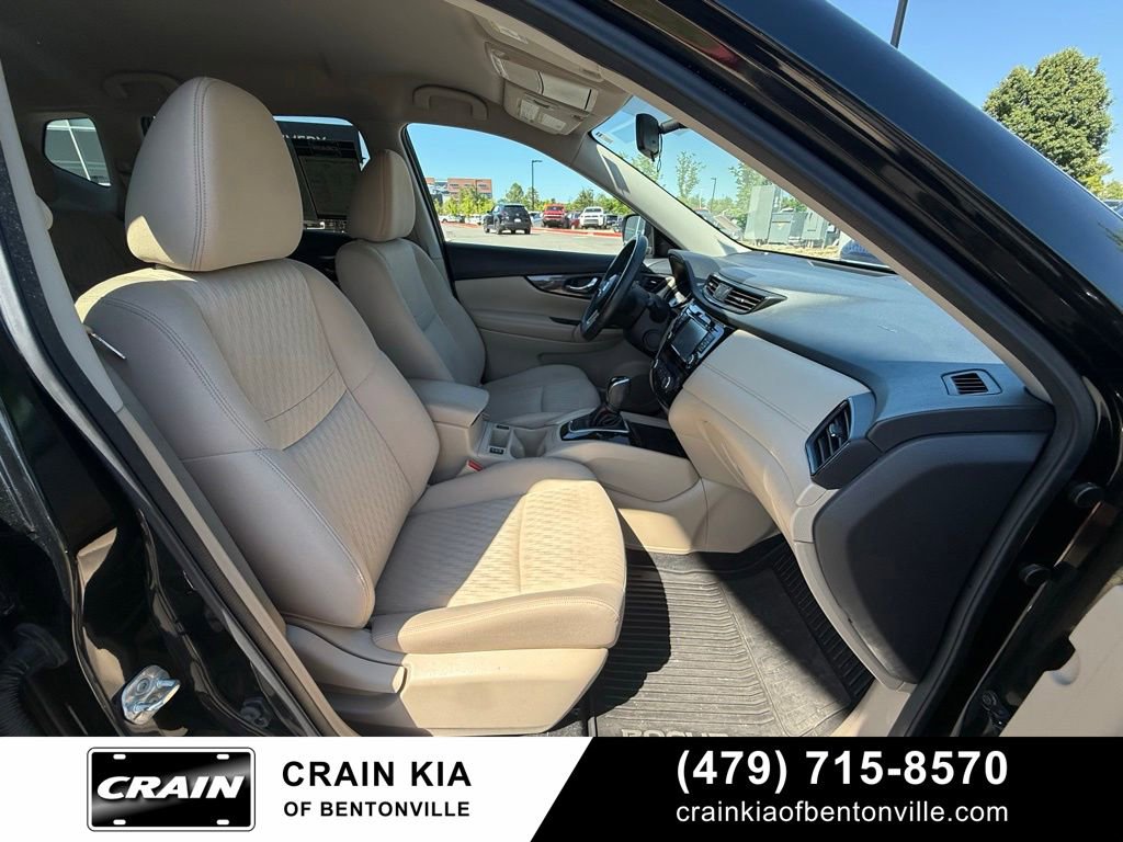 Used 2017 Nissan Rogue SV w/ SV Premium Package FWD image 27
