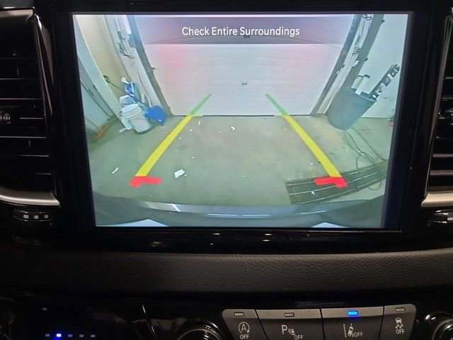 Used 2023 Chrysler Pacifica Touring-L image 25