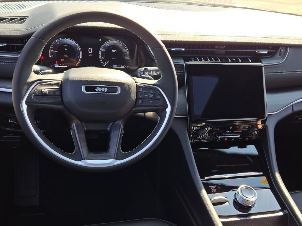 New 2025 Jeep Grand Cherokee L Limited AWD/4WD image 2