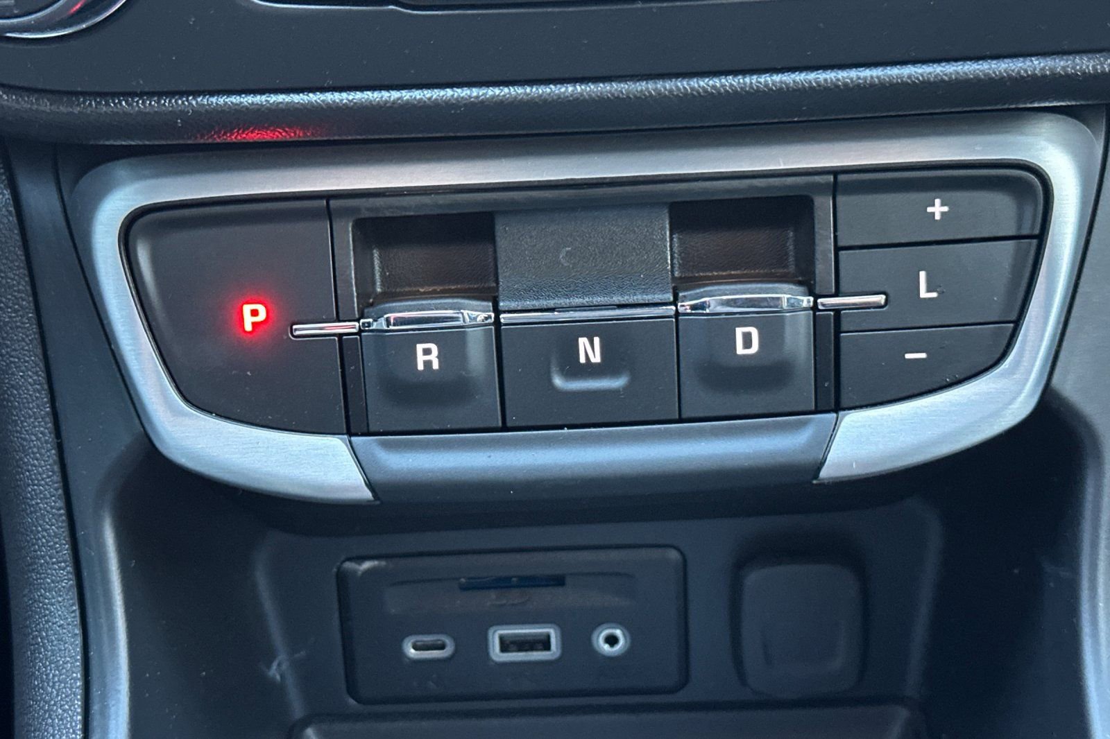 Used 2024 GMC Terrain SLT image 29