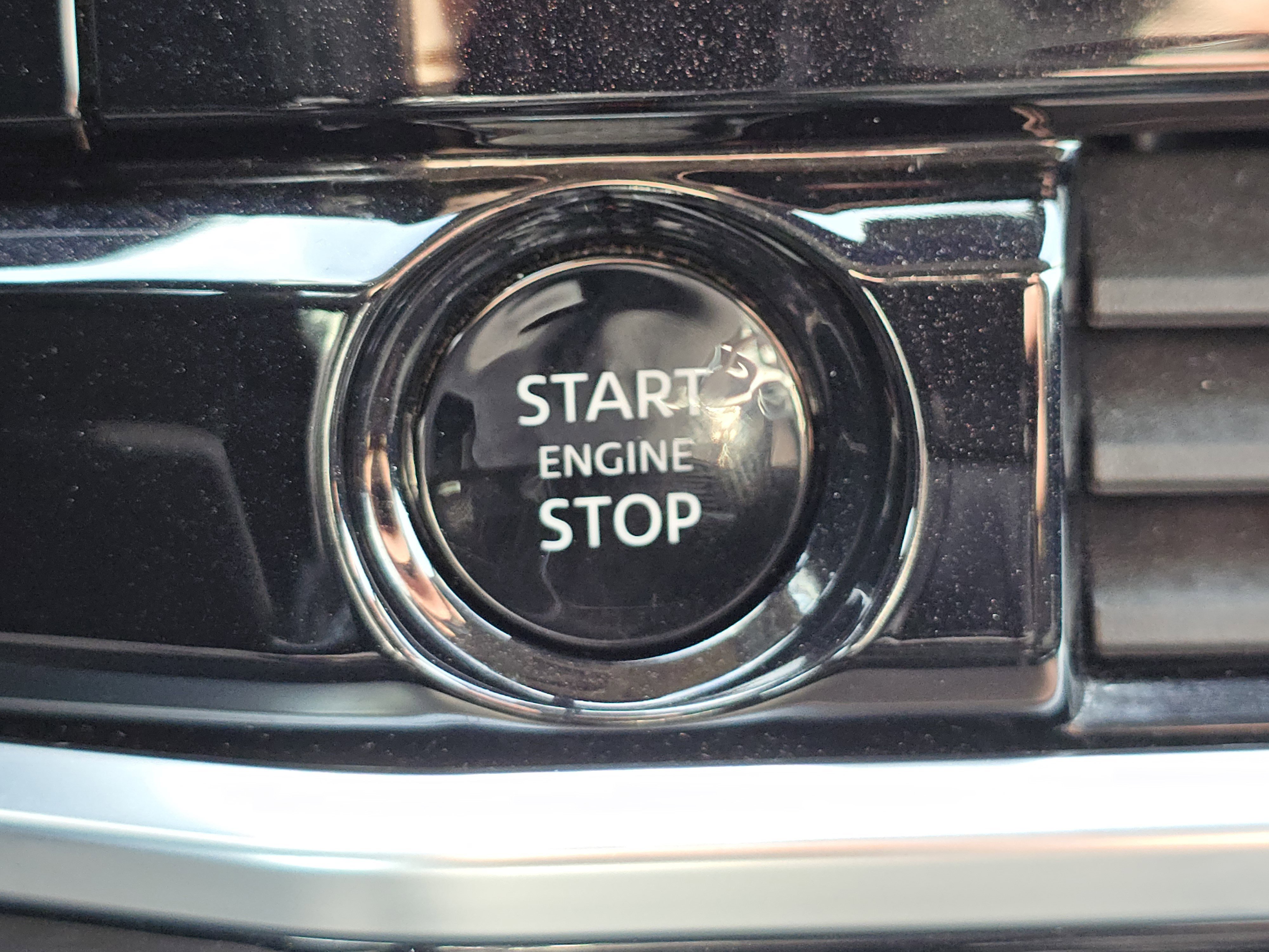 Used 2025 Nissan Pathfinder SV image 25