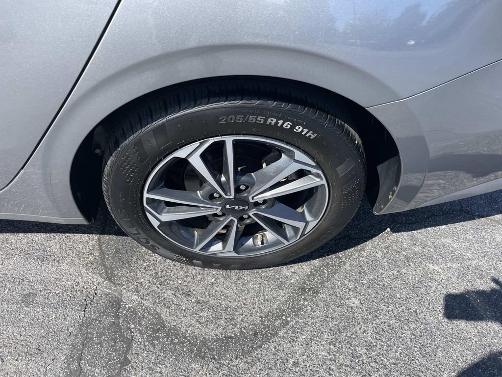 Used 2024 Kia Forte LXS FWD image 11