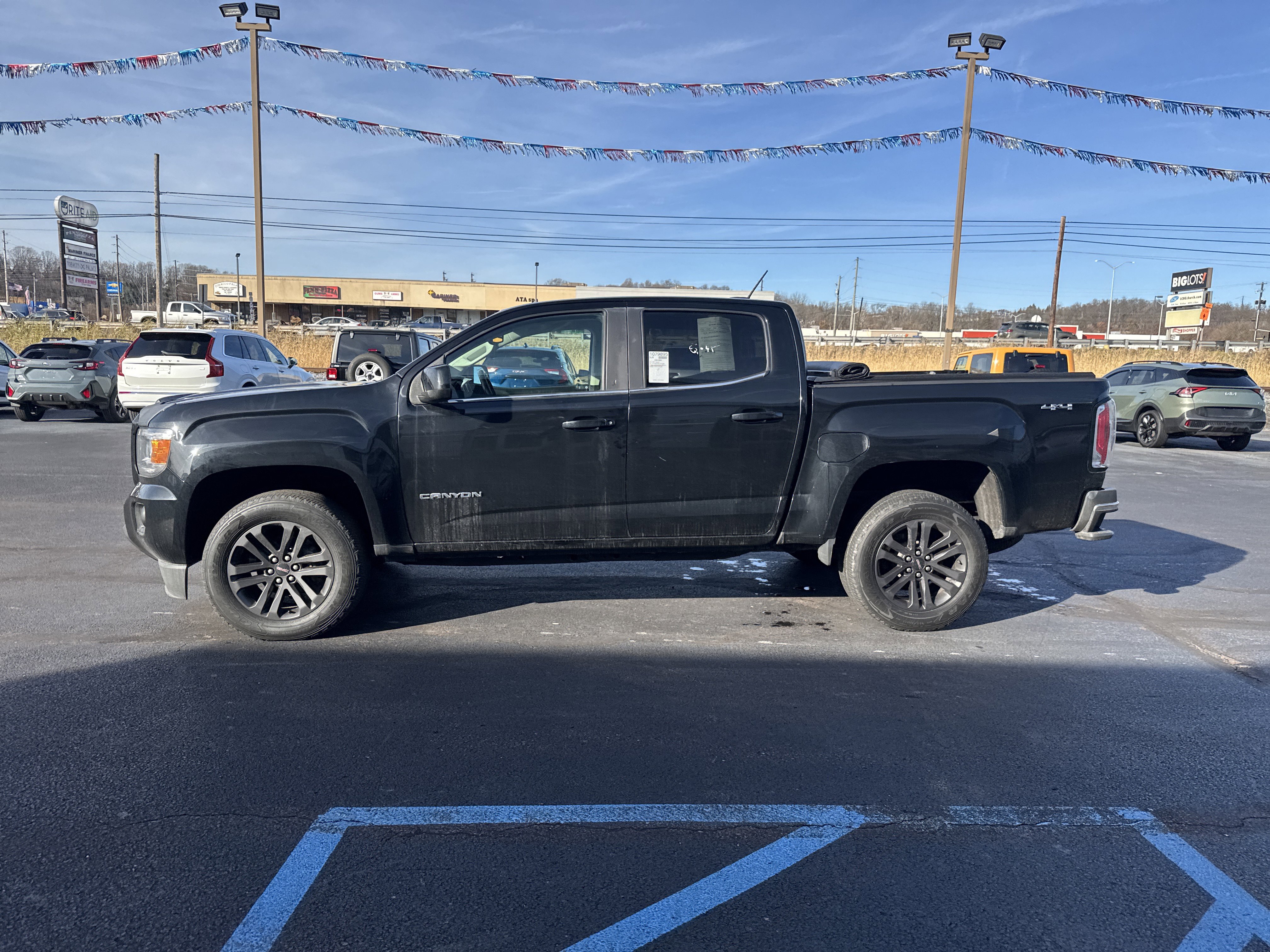 Used 2020 GMC Canyon SLE w/ Elevation Edition image 7