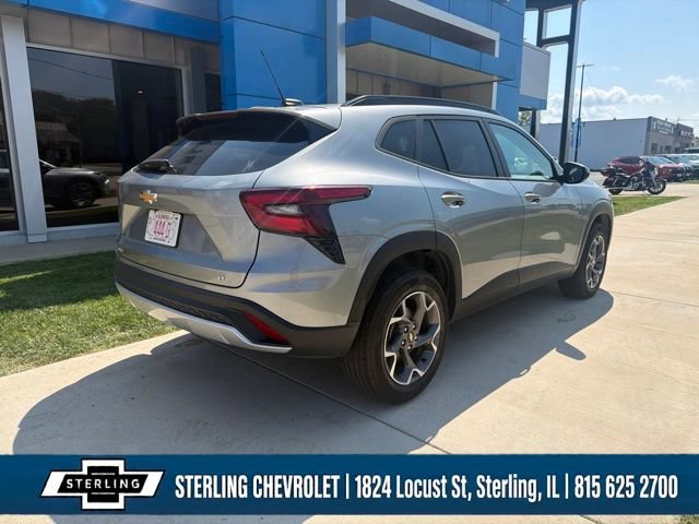 Used 2025 Chevrolet Trax LT FWD image 5