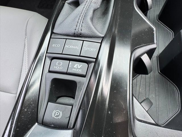 Used 2025 Toyota Camry SE w/ Multimedia Upgrade Package FWD image 31