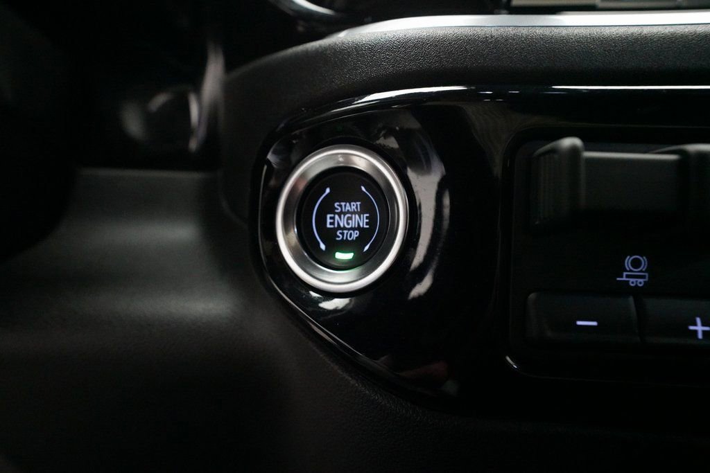 Used 2025 GMC Sierra 1500 Elevation image 30