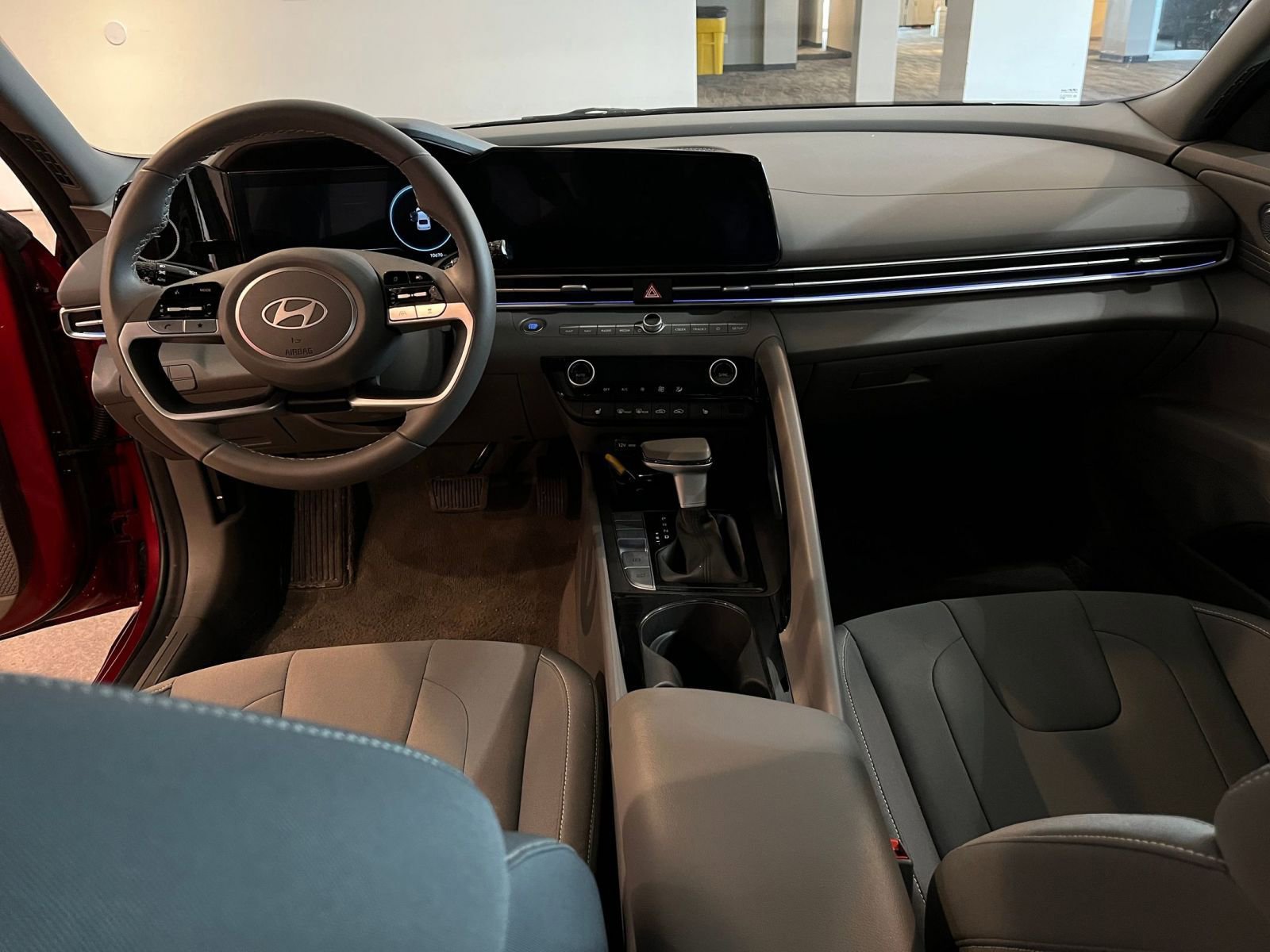 Used 2025 Hyundai Elantra SEL image 34