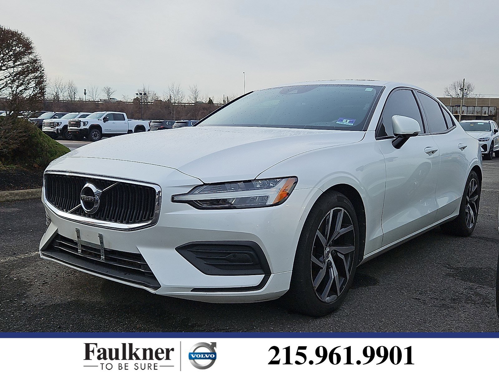 Used 2019 Volvo S60 T6 Momentum image 1