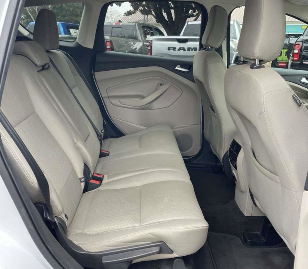 Used 2019 Ford Escape SE image 2