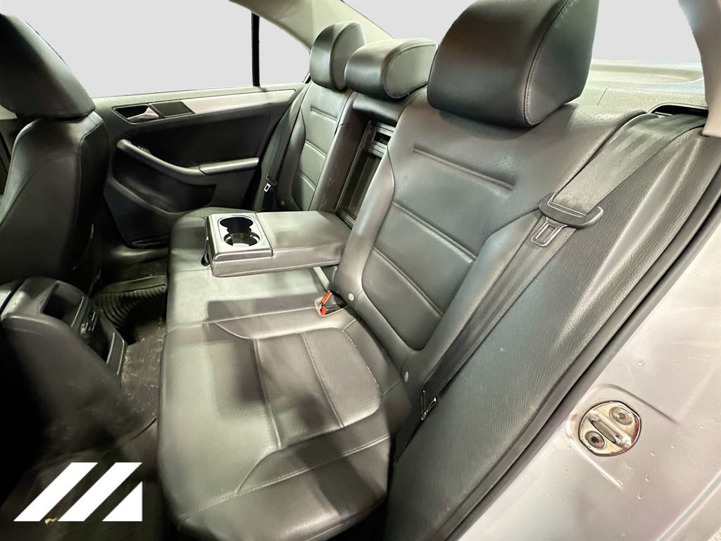 Used 2013 Volkswagen Jetta SE FWD image 23