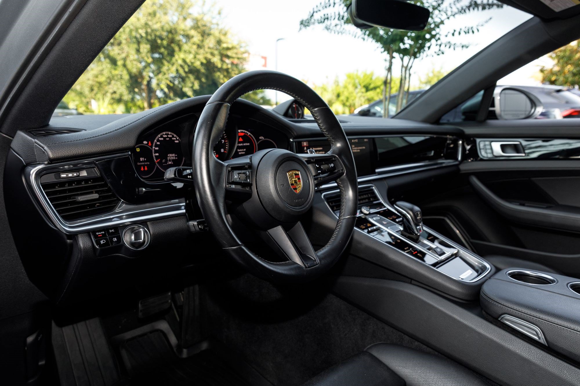 Used 2021 Porsche Panamera image 27