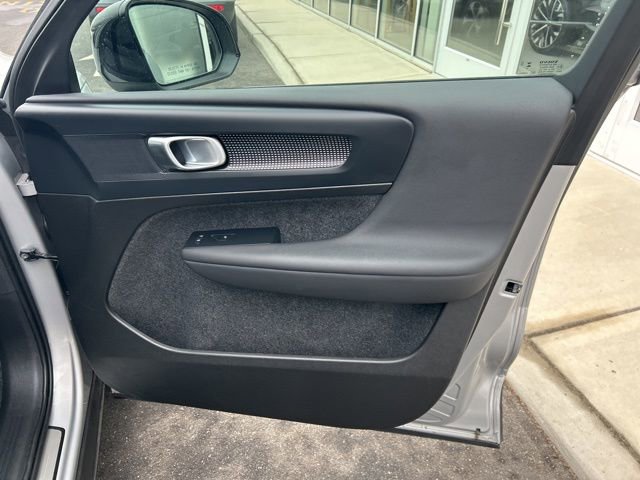 Certified 2025 Volvo XC40 B5 Plus image 14