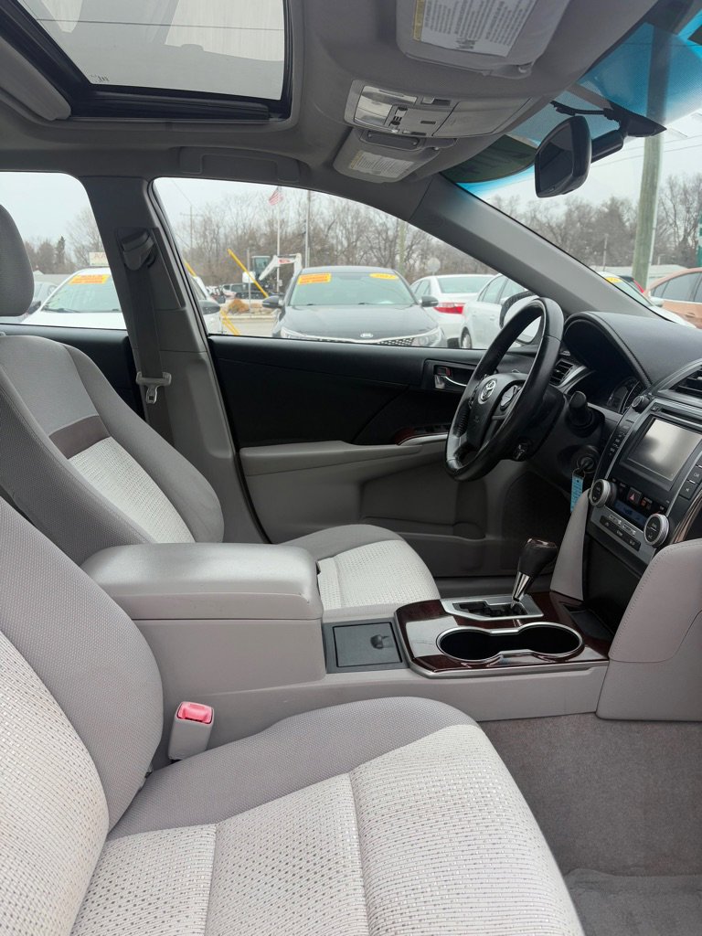 Used 2014 Toyota Camry XLE image 16